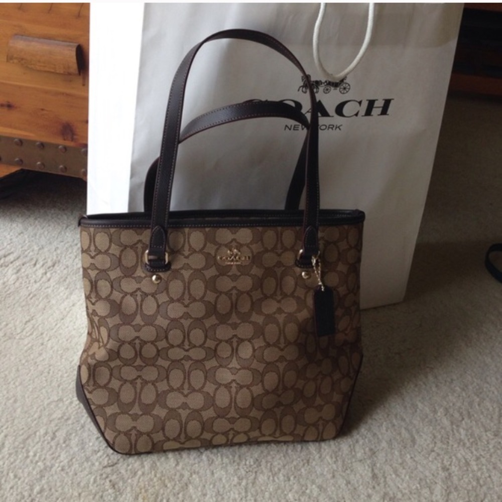 Signature Coach Zip Up Purse NWT
